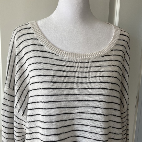 Banana Republic Factory large sweater black and white stripes - Picture 2 of 10